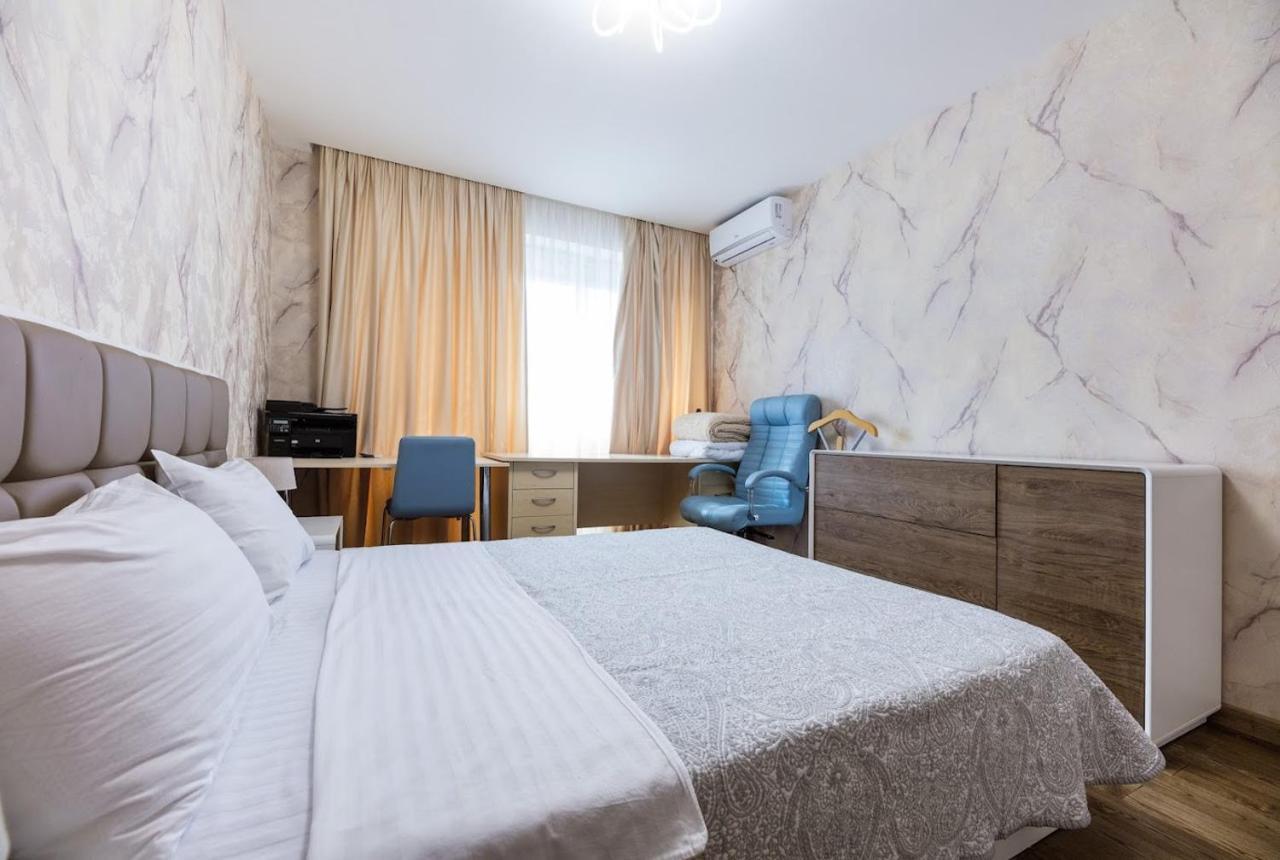 Квартира У Будинку З Власним Бомбосховищем Біля Жд Вокзалу 50 М2 Appartement Kiev Buitenkant foto